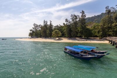 Langkawi Island Hopping Boat Tour with Return Transfer - Dayang Bunting Island: the freshwater lake, the pregnant-lady view, and the steps