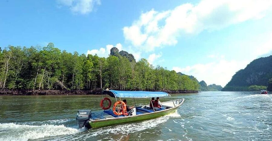 Langkawi: Island Hopping Shared Boat Tour - The boat ride from Jeti Teluk Baru: fast, fun, and not for everyone
