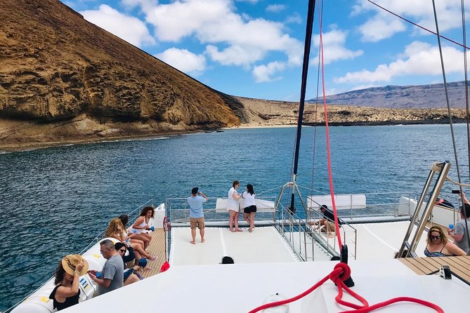Lanzarote: La Graciosa island cruise with lunch and water activities - Playa de La Francesa time: where the water activities make the trip