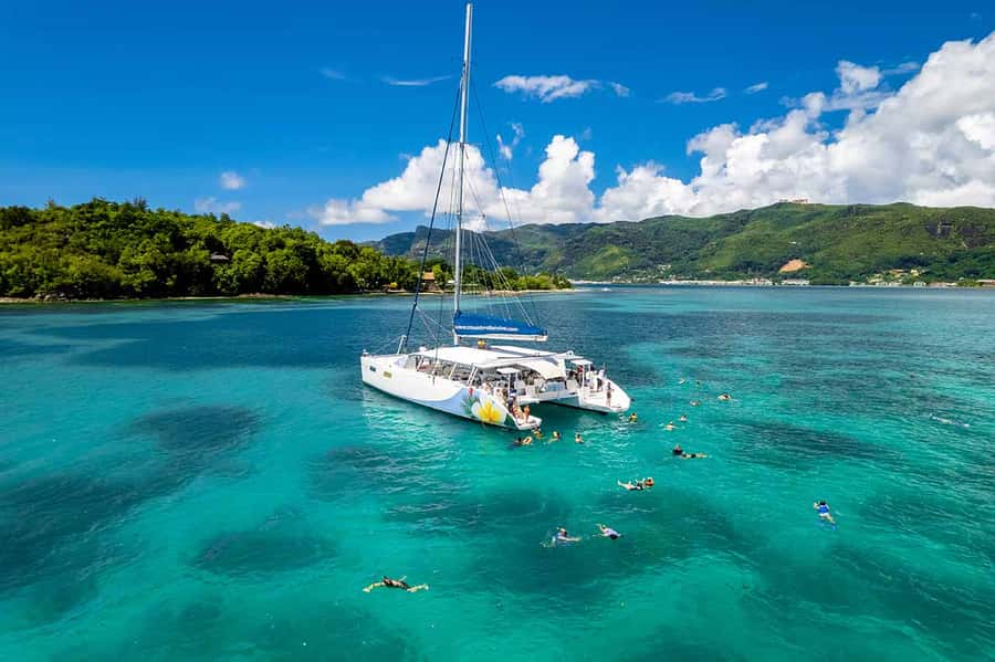 Mahé: Saint-Anne Marine Park and Moyenne Island Cruise - From Mahé to the marine reserve: what this day really delivers