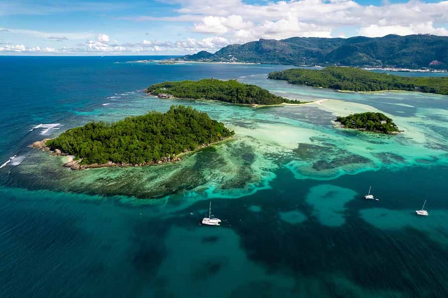 Mahé: Saint-Anne Marine Park and Moyenne Island Cruise - Creole lunch on Moyenne: filling, local, and usually well organized