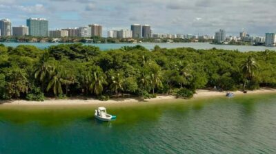 Miami: 4-Hour Island Hopping Boat Trip with Water Toys - Onboard the 23-ft Formula Thunderbird: built for fun, not fuss