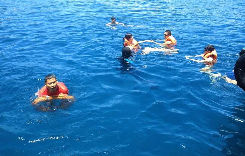 Nha Trang: Island Hopping Boat Tour with Snorkeling & Lunch - Tranh Island: a quieter, nature-forward beach moment
