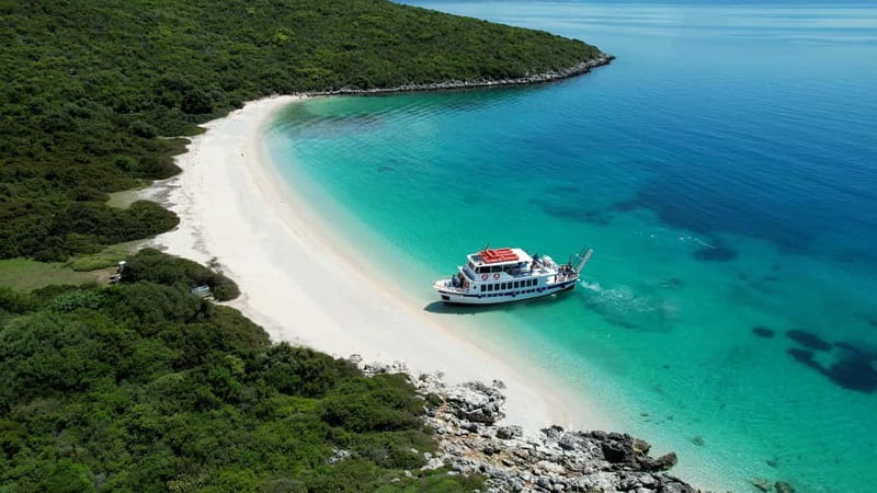 Nydri: Island Hopping Boat Cruise with Beach BBQ Lunch - A Full-Day Nydri Boat Cruise That Fits Beach People and History Nerds