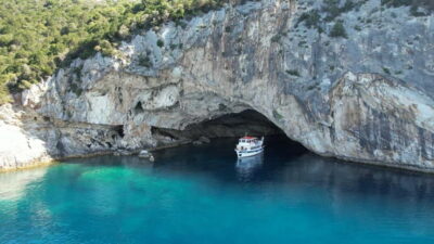 Nydri: Island Hopping Boat Cruise with Beach BBQ Lunch - Cave of Papanikolis: the morning swim you’ll actually remember