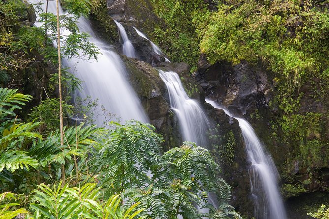 One Day Heavenly Hana Tour: Island Hopping from Oahu to Maui - Wai’anapanapa State Park: black sand, caves, and photo time (with entry included)