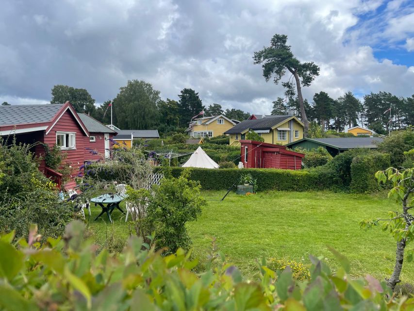 Oslo Island Walks: Island Hopping Tour - Stop 3: Lindøya for wooden cottages, gardens, and a chance to swim