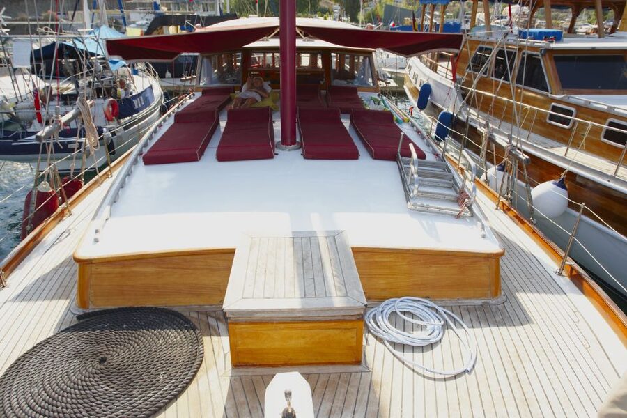 Paros: Traditional Gulet Shared or Private Island Cruise - Despotiko and the channel near ruins: a stop with character
