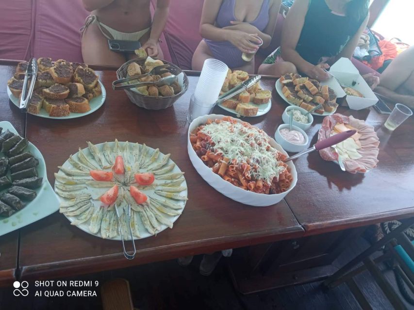 Paros: Traditional Gulet Shared or Private Island Cruise - Food and free drinks: why the onboard meal can be both great and tricky