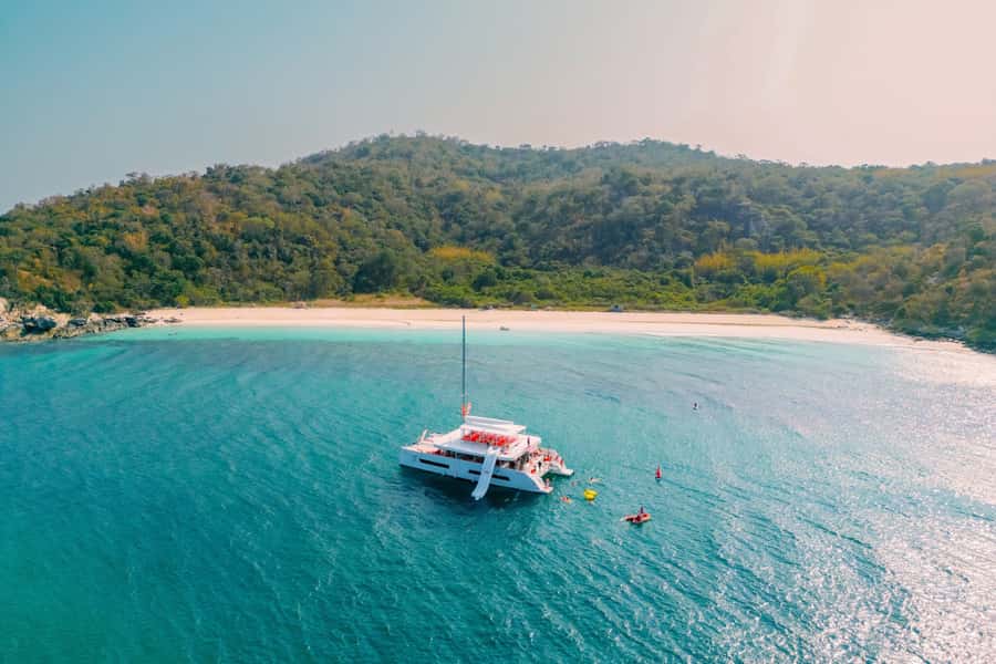 Pattaya: 3-Island Hopping Sunset Yacht & Buffet with Live DJ - Boarding comfort: what an 82-foot yacht adds to your day