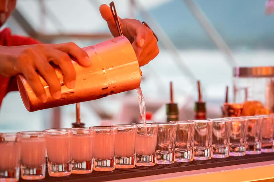 Pattaya: 3-Island Hopping Sunset Yacht & Buffet with Live DJ - Water toys, snorkeling gear, and the best way to use them