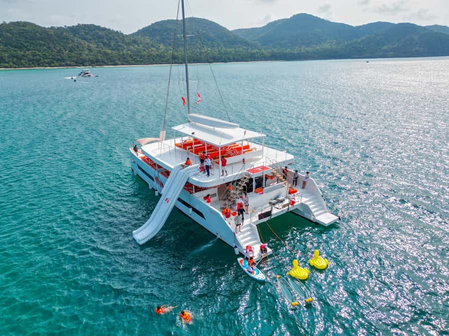 Pattaya: 3 Islands Hopping Day Tour on Catamaran with party - Lunch on board: Thai buffet + seating realities