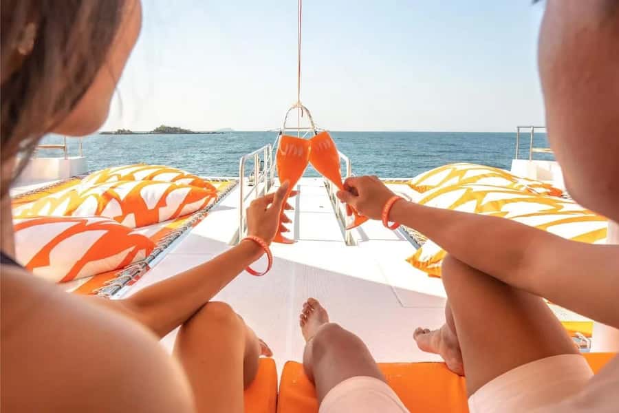Pattaya: 3 Islands Hopping Day Tour on Catamaran with party - Pickup, safety briefing, and why timing matters in Pattaya