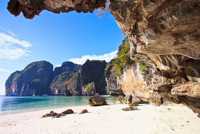 Phi Phi , Khai & Maya : Unforgettable Island Hopping by Speedboat - The big draw: Phi Phi cliffs and Maya Bay from the water