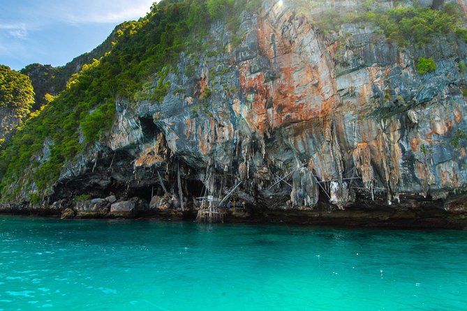 Phi Phi , Khai & Maya : Unforgettable Island Hopping by Speedboat - Khai Nok Island: fish time and a relaxed one-hour swim