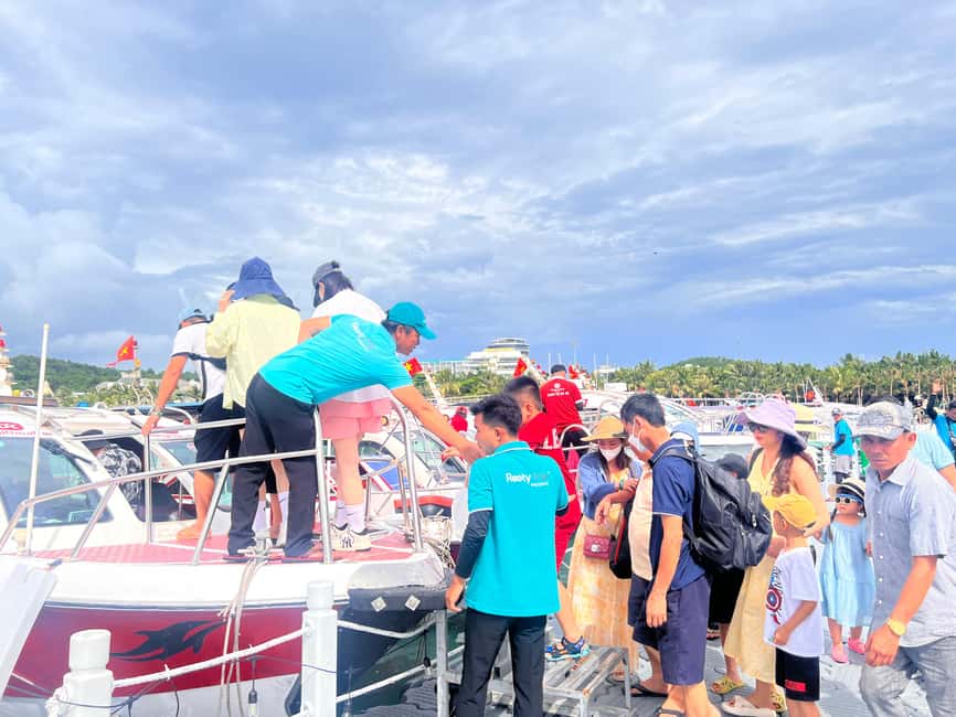 Phu Quoc: 3 Islands Tour with Cable Car & Buffet Lunch - May Rut Trong Island: your long swim-and-photo window