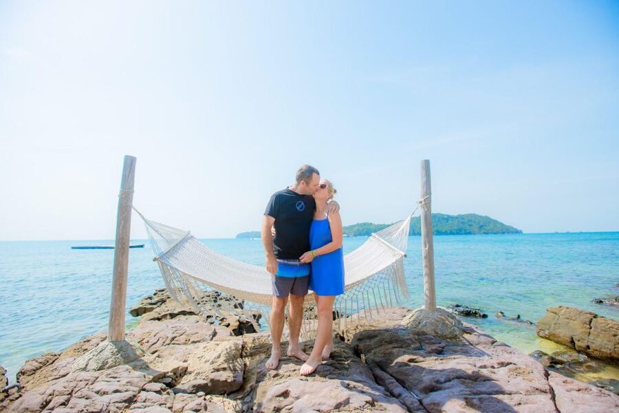 Phu Quoc: Explore 3 Islands & Parasailing and Jetski Combo - Getting picked up and starting with the pearl farm