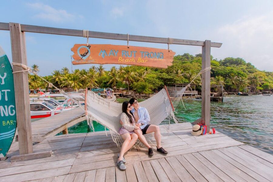 Phu Quoc: Explore 3 Islands & Parasailing and Jetski Combo - Lunch and downtime: eat, rest, and reset