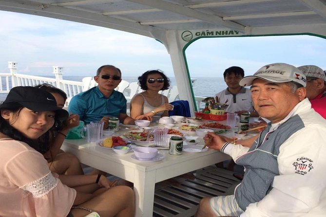 Phu Quoc full day with Cable Car and 3 islands - Port reality: Hawkers and how to handle them