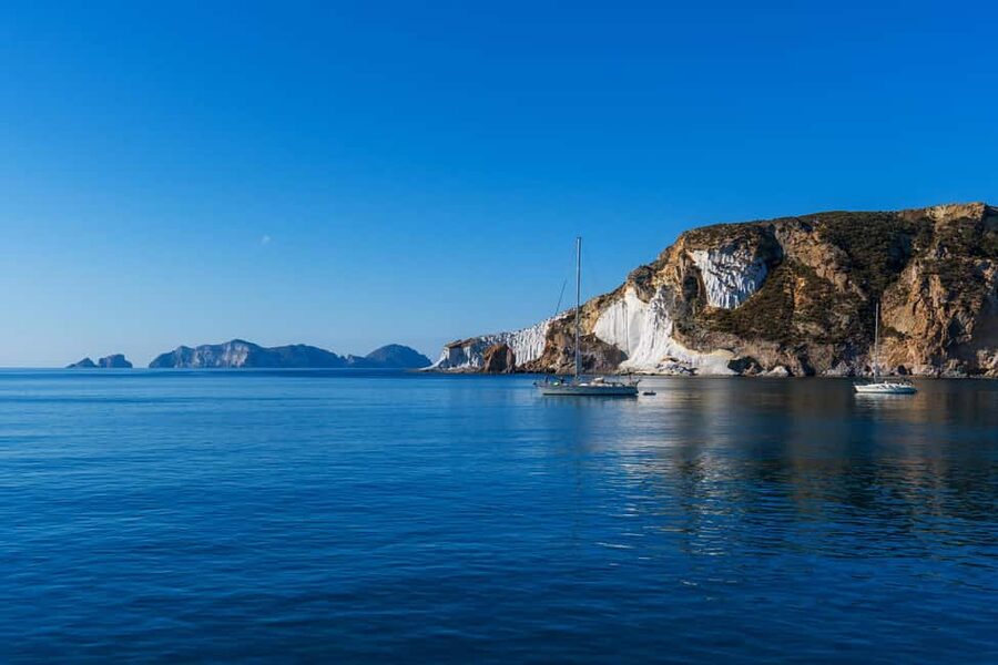 Ponza: Palmarola & Ponza Island Cruise with Swimming & Lunch - Crossing to Palmarola: A Separate Island Mood in About 40 Minutes