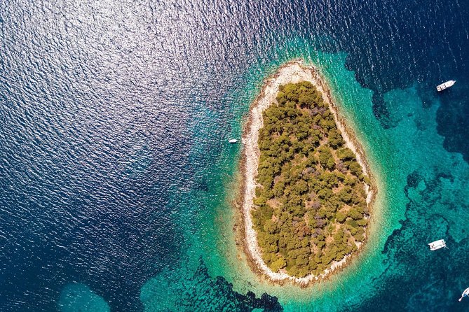 Private 3 islands Tour With Speed boat to Blue Lagoon and Solta from Split or Trogir - Why this private 3-islands format feels different from typical tours