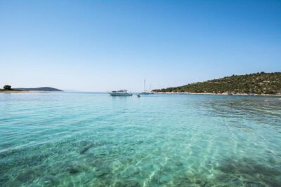 Private Full-Day 3 islands tour with snorkelling - Meeting in Split: quick boat start, minimal fuss