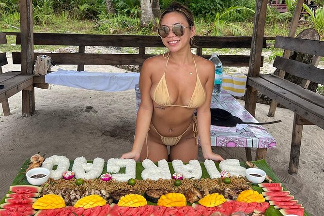 Private Tri Island Hopping & Boodle Fight Lunch in Siargao Island - Daku Island and the MEGA boodle fight lunch