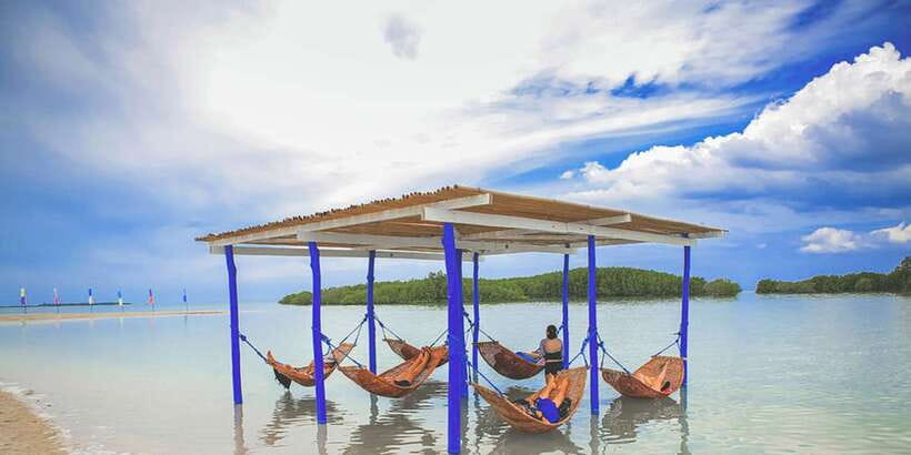 Puerto Princesa: Honda Bay Island Hopping & Optional Massage - Luli Island sandbar: where the beach appears and disappears
