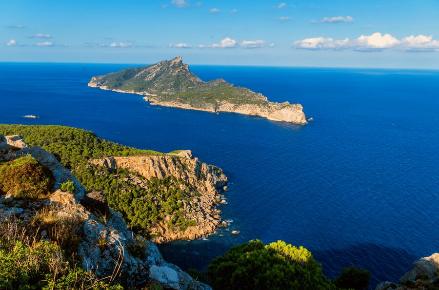 Santa Ponta/Peguera: Dragonera Island Cruise with Swim Stop - Dragonera Island: caves, museum time, and why pirates came here