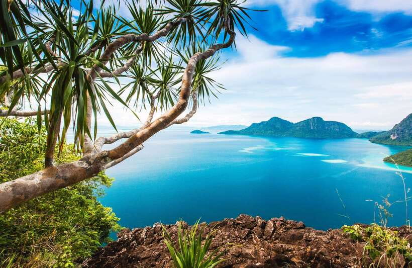 Semporna: Bohey 3 Islands Hike, Snorkel/Dive Tour with Lunch - From Jetty Pelancong to the first islands: what your day really feels like