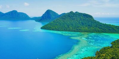 Semporna : Island Hopping Semporna Adventure - Meet at Seafest Jetty (in front of Starbucks): the shared-crew reality