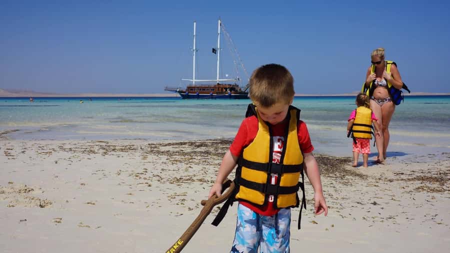 Sharm el-Sheikh: Premium Ras Mohammed & White Island Cruise - On-board lunch and drinks: simple food that keeps your day moving