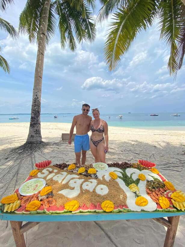 Siargao:Tri Island Hopping Naked Island, Daku, Guyam w/Lunch - Daku Island: lunch with an ocean view, plus snorkeling time that actually matters