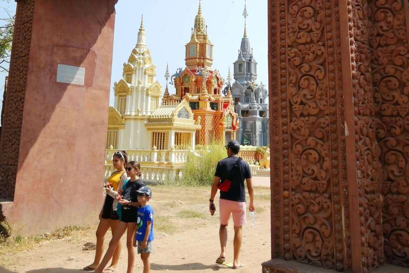 Silk Island Cruise and Tours with English Speaking Guide - From Phnom Penh to Silk Island: The one-hour river ride