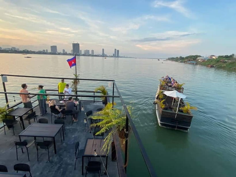 Silk Island Cruise & Tour with optional lunch on board - Silk Farm Tour: From Live Caterpillars to Weaving Skills