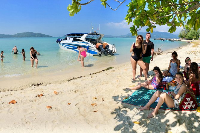 Snorkeling & Island Hopping - Crew service: attention, photos, and the calm briefing