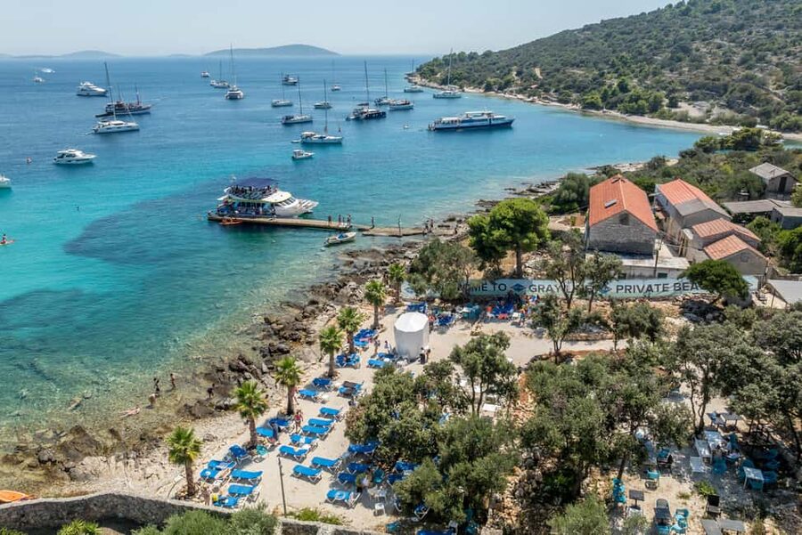 Split: Blue Lagoon & 3 Islands hopping with Lunch & Drinks - Maslinica on Šolta: fishing village time (not a theme park)