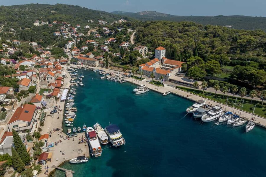 Split: Blue Lagoon & 3 Islands hopping with Lunch & Drinks - Food and drinks on board: why it’s such good value