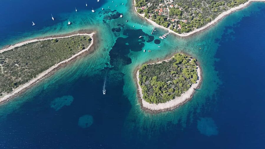 Split: Blue Lagoon & 3 Islands – Premium Speedboat Trip - Trogir’s UNESCO sights: fortress views and time to roam