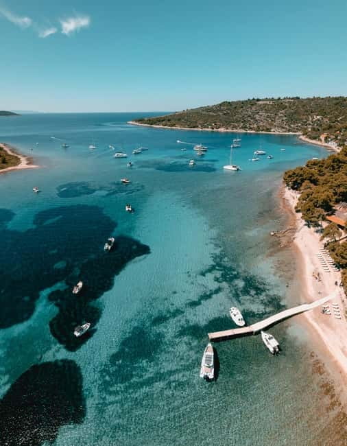 Split: Blue Lagoon & 3 Islands Small Group Speedboat Tour - Šolta and Maslinica: the calm fisherman-island finish