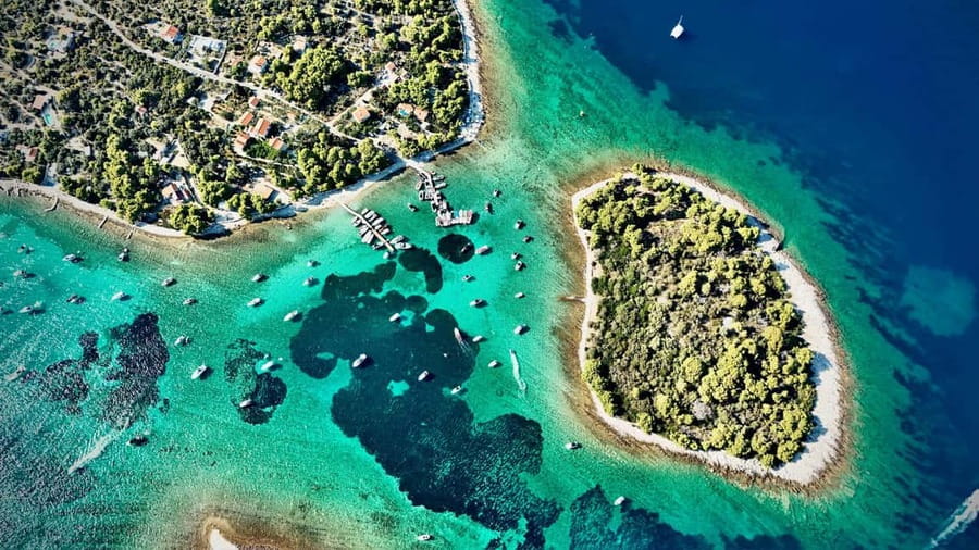 Split: Blue Lagoon and 3 Islands Group Boat Tour - Meeting point and getting ready for the sea