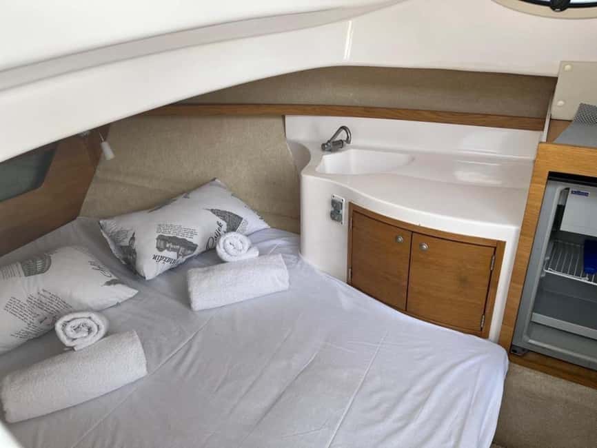 Split: Private Blue Lagoon 3 islands with speed boat - Getting started in Split: meeting point and the first boat ride