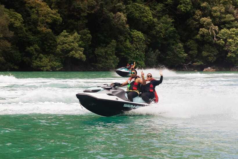 The Best Packages Jet Ski Island Hopping Langkawi - Eagles and limestone rock formations: the wildlife and geology combo