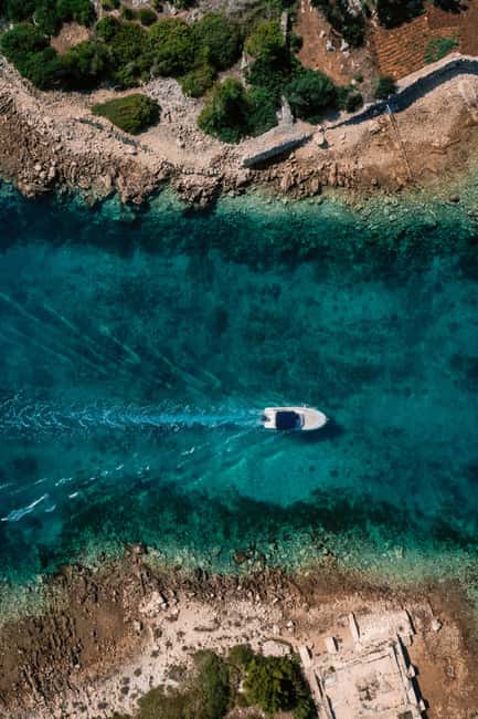 Zadar: 3 islands-3 stops, swimming and snorkeling drink incl - Stop 1: Island Osljak and the quiet natural beach vibe