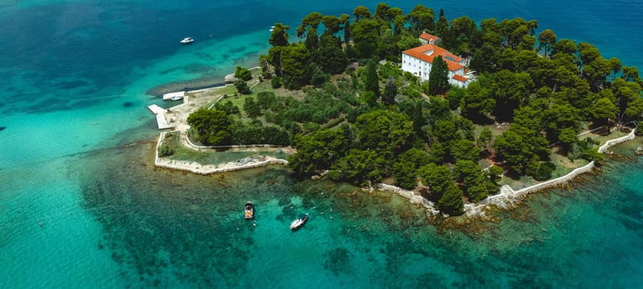 Zadar: 3 Islands Luxury Boat Tour with Aperol Spritz - Meeting Up in Zadar: Arrive Early or You’ll Feel It
