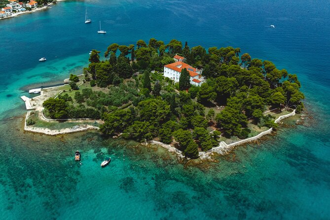 Zadar: 3 Islands Luxury Boat Tour with Aperol Spritz & Snorkeling - Sailing out of Foša: your first 10 minutes set the tone