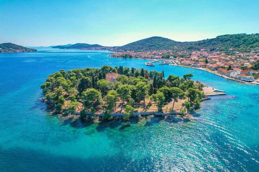 Zadar: 3 Islands Speedboat Tour with Drinks and Diving - Where the tour starts: the harbor wall setup