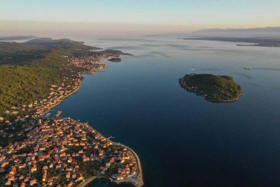 Zadar: Island cruise with drinks, snorkeling and kayaking - Drinks on board: included beer, fanta-style soda, and water