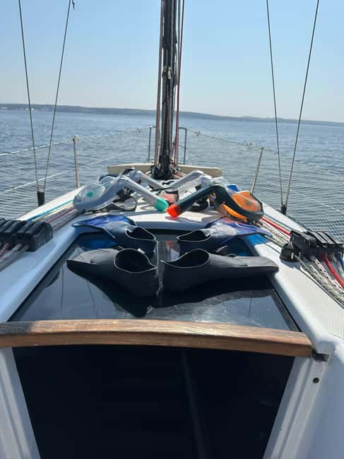 Zadar: Island cruise with drinks, snorkeling and kayaking - Meeting by the red submarine (and what to expect if the weather turns)