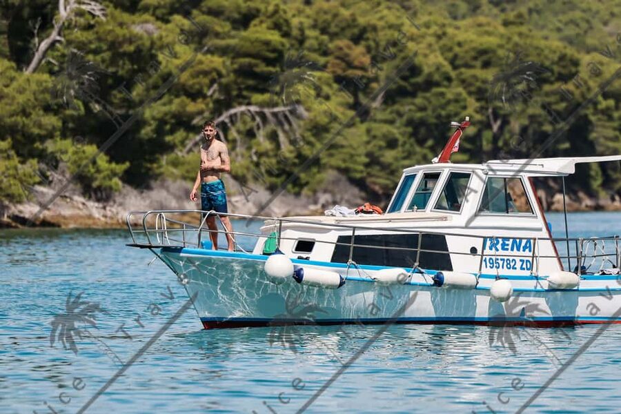 Zadar: Island Hopping Boat Tour with Snorkeling - A traditional Zadar boat ride that feels like a family craft